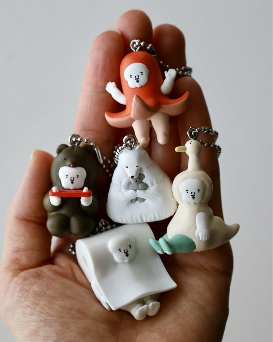 バンダイさんからカプセルトイ
「ナガキパーマ かぶり生活スイング」
が発売されます🪿🦮🐙🧻🐻

ボールチェーン付きのマスコット全5種。
⁡今週から全国各地に並び始める予定です。