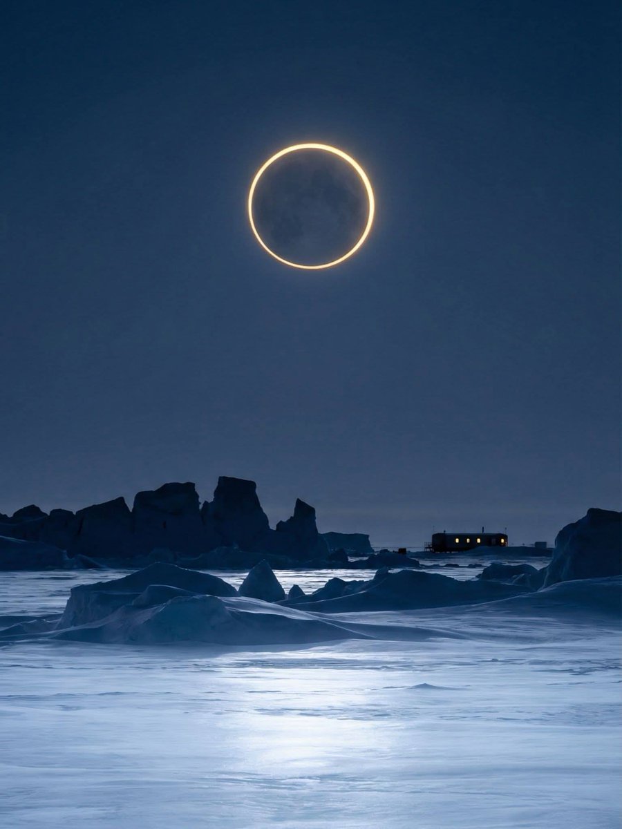 BREAKING🚨: Today’s Ring of Fire solar eclipse in its stunning peak phase seen over Antarctica...