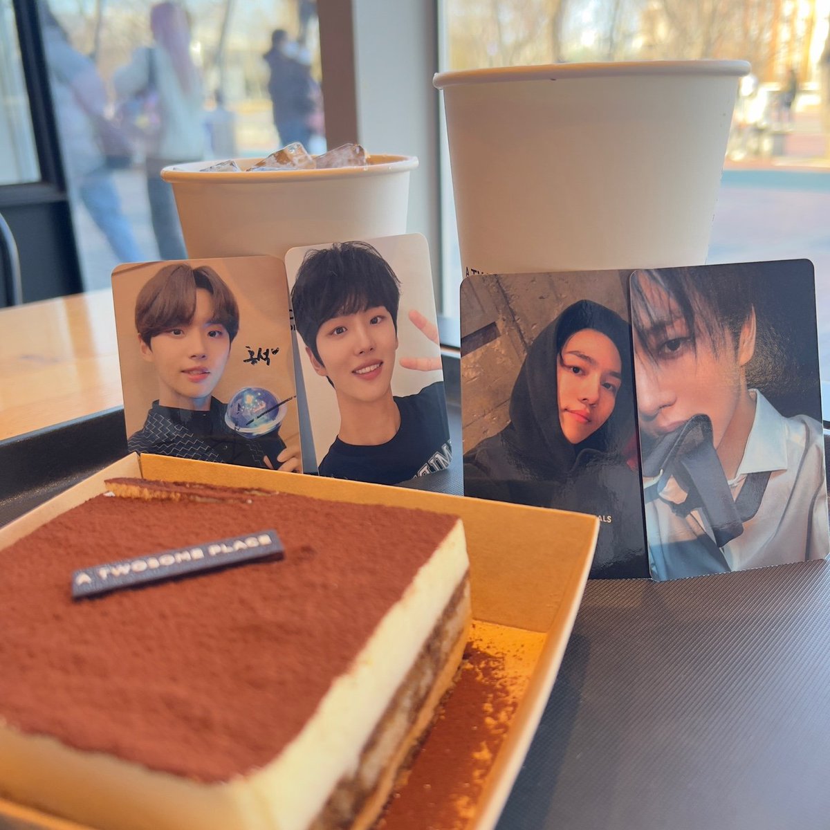 260215 한터뮤직어워즈
너무 짜릿했찌!!!😆😆
올해도 재밌게 다니자~ 펜타곤 또 주세요🙏🙏