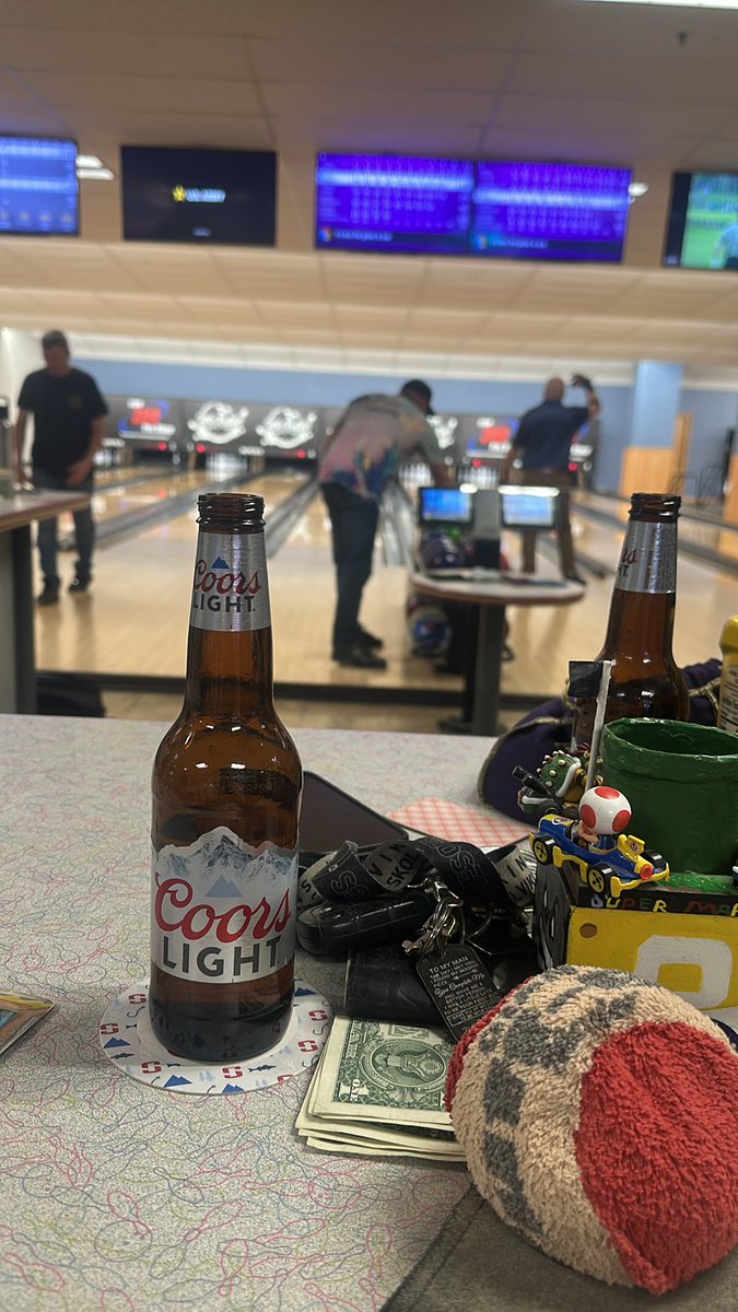 Langerbanger24's tweet photo. Tuesday Bowling League at McPete’s! No F’s given! #tuesdayvibe https://t.co/Mh7C4yTUzi