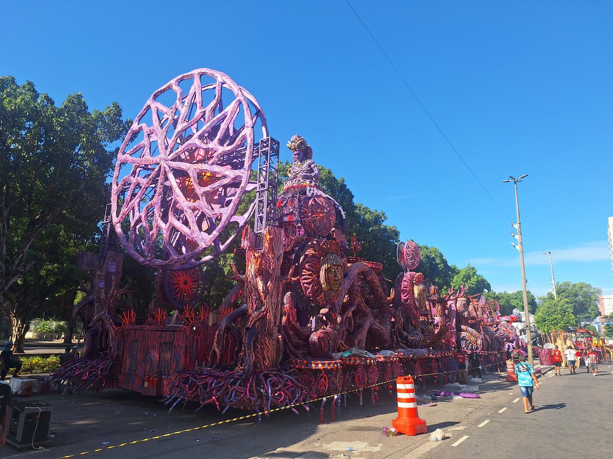 sad2001's tweet photo. Mais um carnaval, carro alegórico, na Av. Presidente Vargas
#carnaval2026 #sapucaí #sambodromo https://t.co/h4xICWwWN2