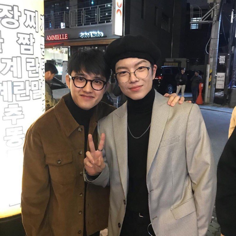 exciud's tweet photo. 도경수 뿔테 써주라~~ https://t.co/WK62xBP8BZ