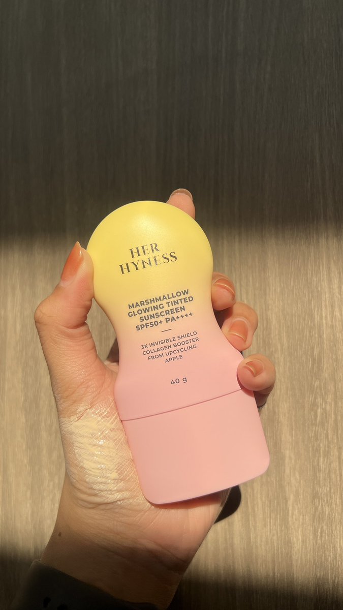 มันน่ารัก!!! จนต้องจัดกันแดด Marshmallow ของ #HerHyness ตัวใหม เริศอีกล่ะ เนื้อทินต์ บางเบาเนียนกริ๊บช่วยปรับสีผิวให้ดูสว่างขึ้น แถมคุมมันเริ่ด ไม่เยิ้มระหว่างวันด้วย สายผิวแพ้ง่ายจัดเลย ปกป้องทั้งแดดทั้งฝุ่น PM2.5 นี่ตอนรีบทาตัวเดียวจบปิ๊ง เริ่ดเลยหล่ะ #รีวิวบิวตี้ #ใช้ดีบอกต่อ