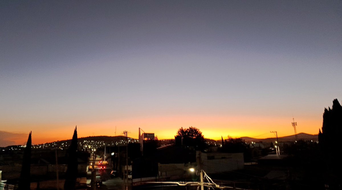 Vaya forma de cerrar el martes  #Sunset