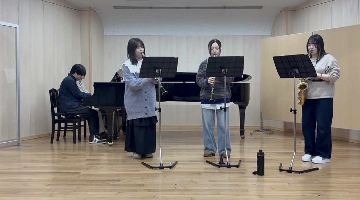【📢卒業記念演奏会開催】
教育学部で音楽を専攻する学生が、卒業記念演奏会を開催します。ご来場のうえ、美しい演奏をお楽しみ下さい。
チケットはこちらから👉forms.gle/gRPoAm2ZUg6qzm…
日時：2月21日（土） 17：00 開演 （16：30開場）
場所：ハートピア春江ハートピアホール
入場無料