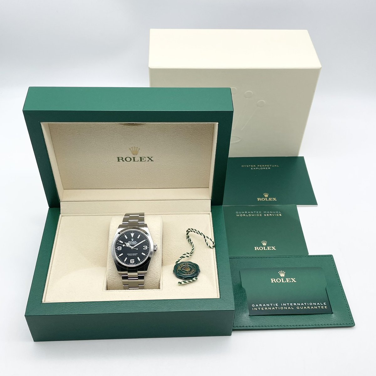 おはようございます！🌞 
ショップ本日もオープンしております🛍️✨ 
お昼過ぎに希少な時計が入荷予定です…！⏰✨ 
気になる商品があればお気軽にお問い合わせくださいませ📩✨ 

✨本日の新着商品✨
【2024/01】 ロレックス エクスプローラー 224270 

💰価格：1,378,000円