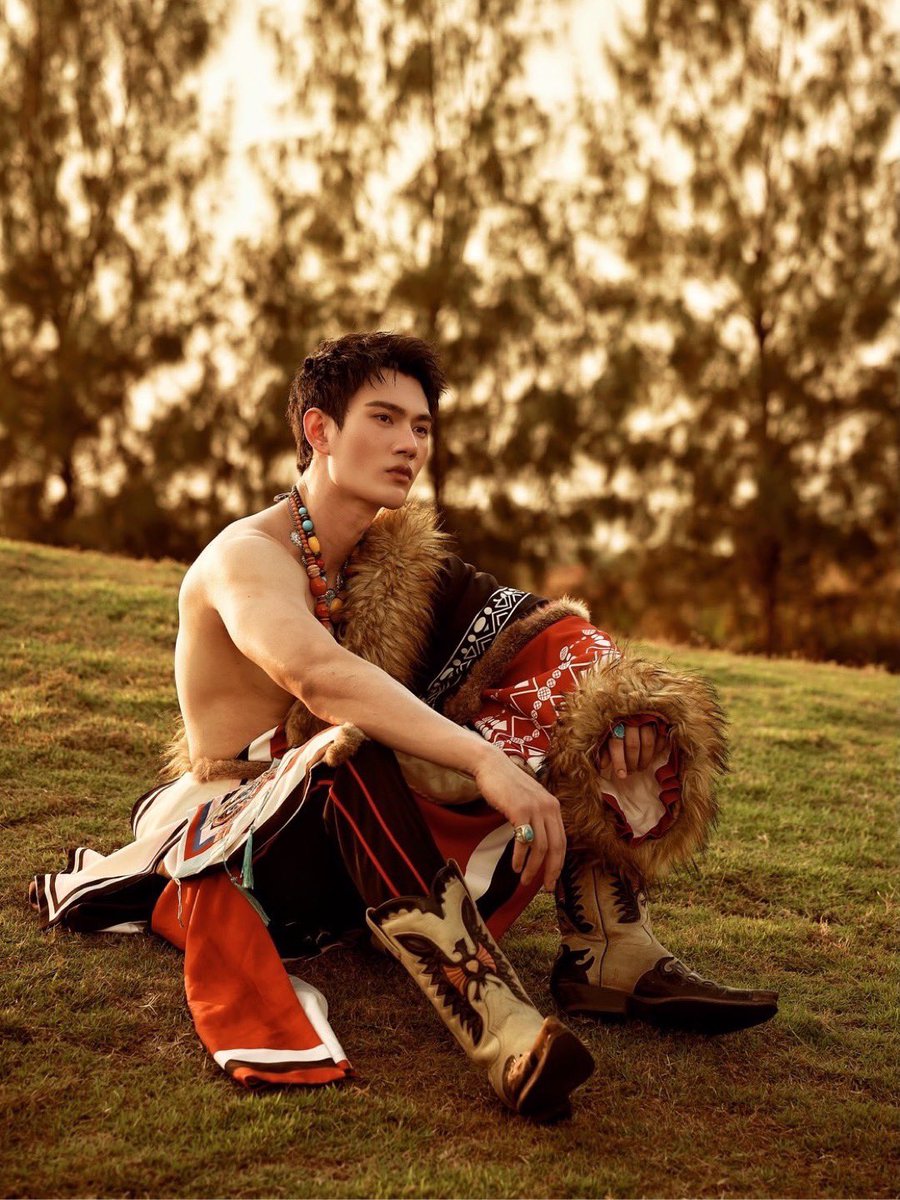เสิร์ฟลุคใหม่แบบไม่พัก !! พาเวล นเรศ ถอดลุคละมุน โชว์เสน่ห์เข้มเต็มสปีด 

#pavelphoom #CHANGE2561 

อ่านต่อที่ facebook.com/share/p/17tmvB…