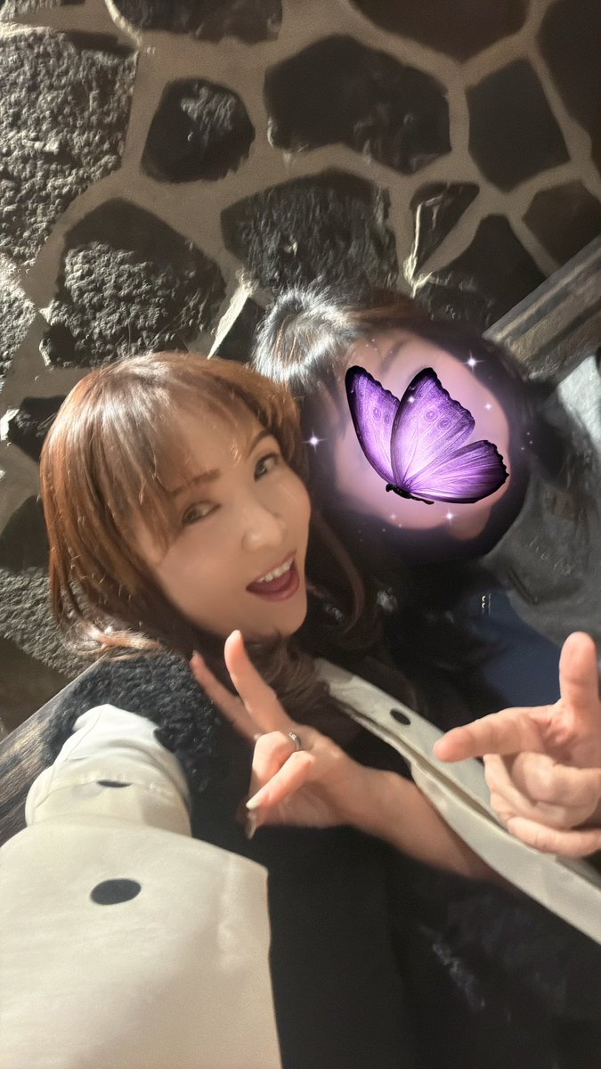 Yui358315's tweet photo. 博多の昼と夜が教えてくれたこと。

綺麗事だけじゃ語れない「現実」がそこにはある。
知らなければ、守れない。
無知でいることは、時に大切な人を傷つける。

世の中の仕組みを知り、
現実を直視する。
それが、
誰かを守るための最低条件。

#博多 #博多の夜 #知ることは強さ #大切な人を守る #教訓 https://t.co/3jkf0ULcei