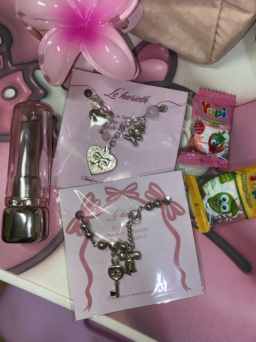 capucinnouu's tweet photo. gelang baru dari le_harieth lucu sekali im sooo in loveeeee 💓__💓 https://t.co/E3IewGIJ4Q