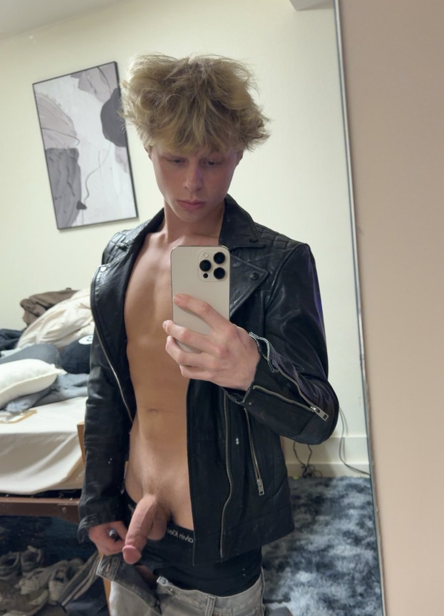 ryan_reeves18's tweet photo. Would you suck it bro? 😈 https://t.co/xmov7sd5pV