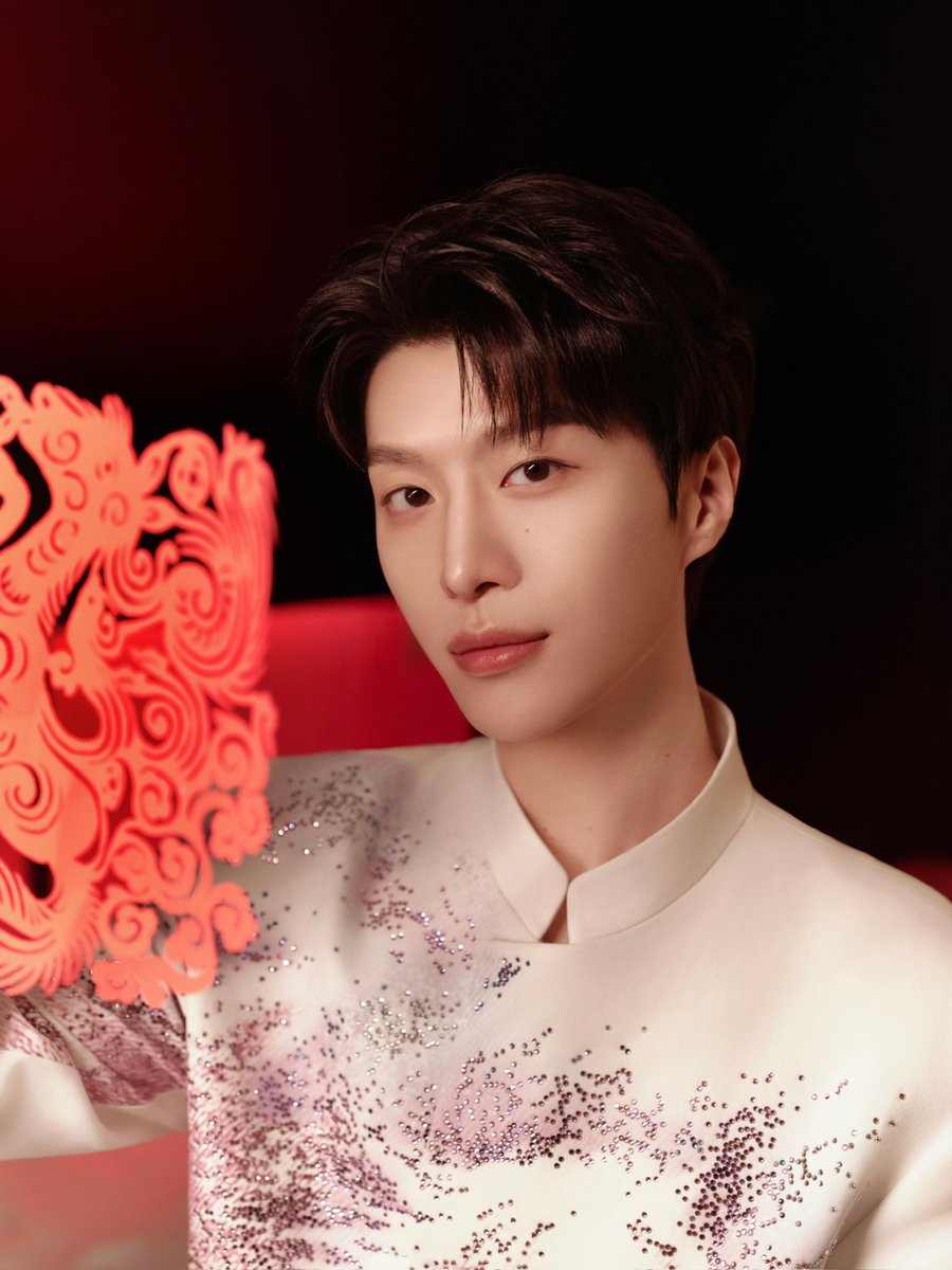 WeTVOfficial's tweet photo. Gather with loved ones, relax, and dive into our WeTV dramas. 🍿🎬
Let the warmth, laughter, and unforgettable moments fill the new year! 🧧🌟 

🥰Come watch drama together with #FanChengcheng #LiYunrui #LiuYuning
#WeTV #WeTVAlwaysMore #范丞丞 #李昀锐 #刘宇宁 https://t.co/rcOPiTVRVy