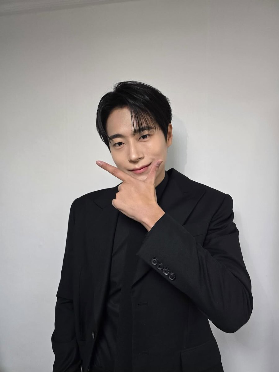 <a href="/blackrabbit9193/">black_sideC</a> 의상, 헤어를 보니 그때가 맞는거 같아요.