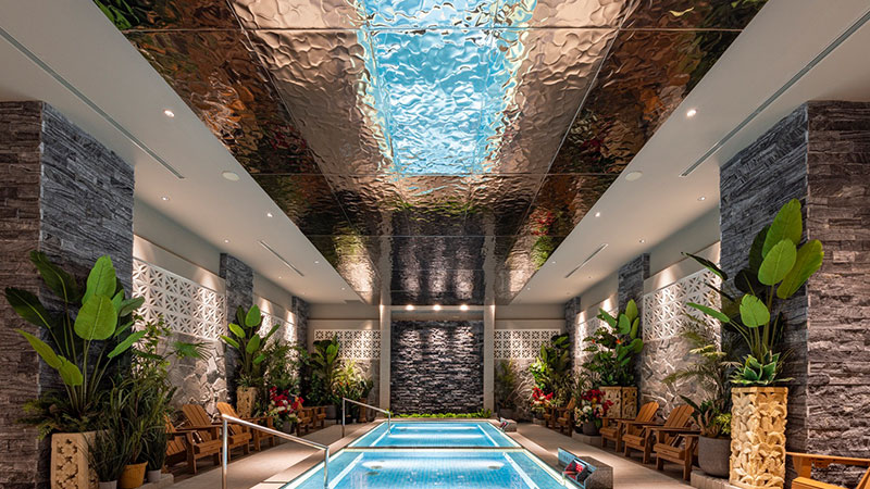 trantixxii's tweet photo. 当社のチタン薄板を使用したチタンリップルスが、SPA WORLD HOTEL＆RESORTのモダンバリエリア天井に採用され特殊バフミラー加工により、チタン特有の艶やかな鏡面と耐久性を両立し、美しい水面の反射を演出しています。

https://t.co/y3Hy6FQg78

#大阪 #trantixxii #titan #titanium https://t.co/ws7gzS2wak