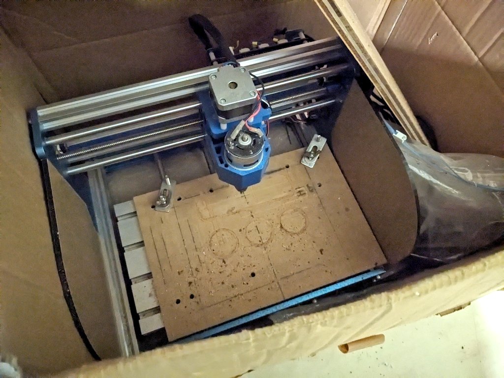 mirai_base's tweet photo. 【メイカー三種の神器】3Dプリンタ、レーザーカッター(レーザー加工機)、CNCフライス。
函館で揃えているのは未来大、高専、工業高校、MIRAI BASE くらいでは。

加工機が使えるコワーキングスペースです。

※通常料金でご利用いただけます。作業にどうぞ https://t.co/rSASYNeKe4