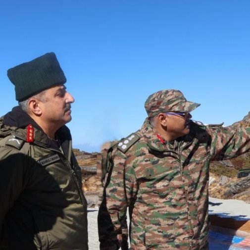 trishakticorps's tweet photo. Operational Preparedness in East Sikkim 🇮🇳

The General Officer Commanding, Trishakti Corps, visited an operational formation in East #Sikkim to review its preparedness in the challenging Super High Altitude Area terrain. He was briefed by the forward commanders on operational aspects. He interacted with and addressed the troops, encouraging them to maintain the highest standards of operational excellence and readiness in challenging conditions.

पूर्वी सिक्किम के अत्यंत ऊँचाई वाले क्षेत्र में जनरल ऑफिसर कमांडिंग, त्रिशक्ति कोर ने एक ऑपरेशनल फॉर्मेशन का दौरा कर उसकी तैयारी की समीक्षा की। उन्हें अग्रिम कमांडरों द्वारा ऑपरेशनल पहलुओं पर जानकारी दी गई। उन्होंने सैनिकों से बातचीत की और उन्हें संबोधित करते हुए कठिन परिस्थितियों में उच्चतम स्तर की ऑपरेशनल क्षमता और सतर्कता बनाए रखने के लिए प्रेरित किया।

#IndianArmy #TrishaktiCorps #EastSikkim #HighAltitude #OperationalReadiness 🇮🇳

@adgpi
@easterncomd
@IAF_MCC
@HQ_IDS_India
@indiannavy
@GovernorSikkim
@PIBGangtok
@Sikkimgovt
 @prodefgau
@SpokespersonMoD