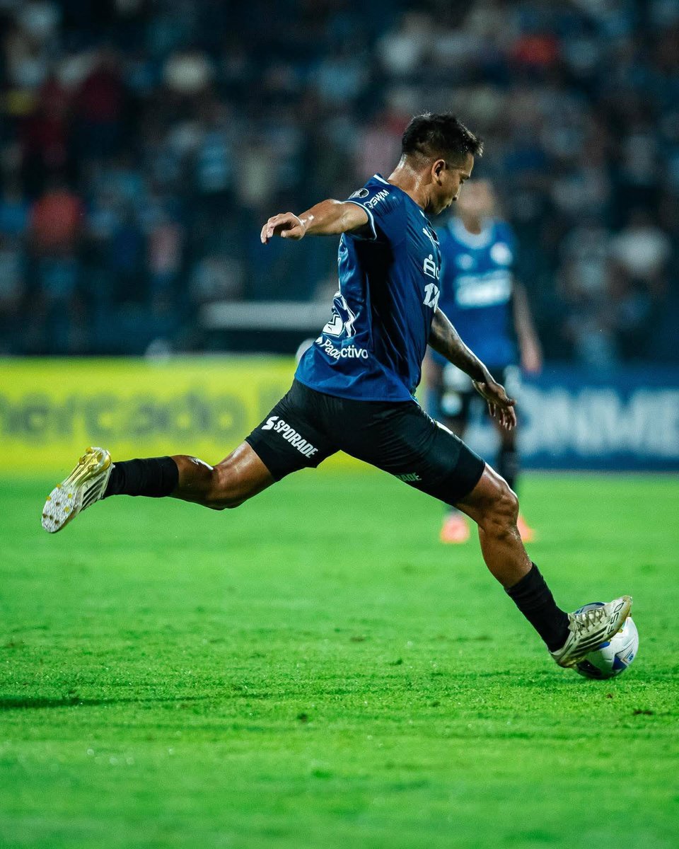 GolDeVictoria's tweet photo. Este señor, Gerald Martín Távara Mogollón, es quien llevará al equipo a fase de grupos de Copa Libertadores. https://t.co/r4X80tZe5T