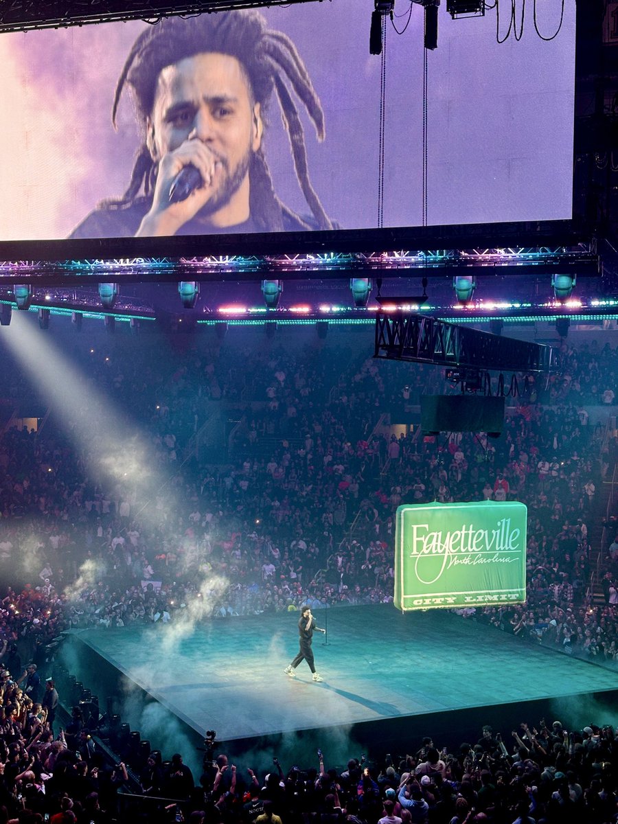 Justdavis314's tweet photo. Thank you @JColeNC for The Fall Off. It gets better with every listen. Straight up masterpiece 🖼️ 

Now, if only we could get him to add St. Louis to the tour 🙌🏼 cc: @KingOfQueenz 

Cole STOLE the show last time. Also, I forgot Drake first said Fayetteville, CA and not NC 😂 https://t.co/YNcOi85U2H