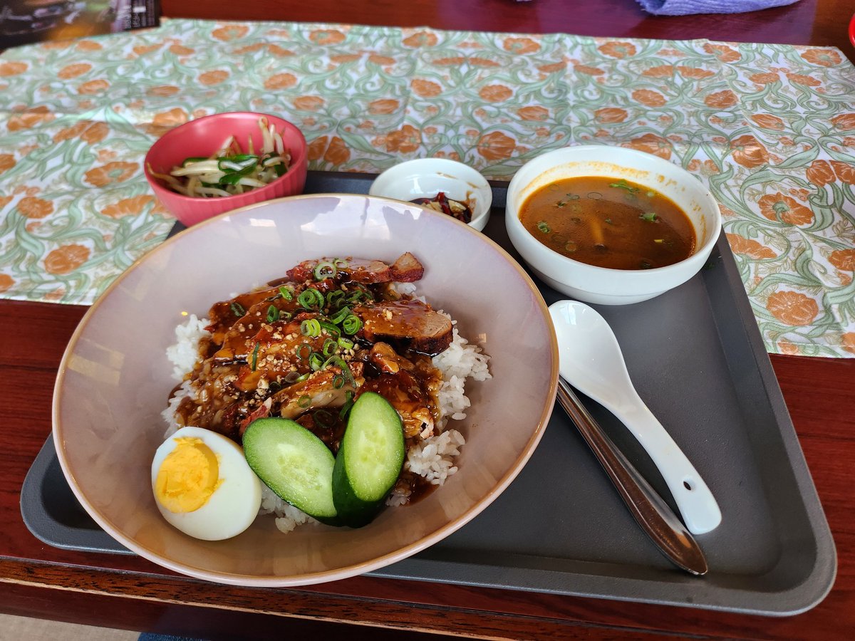 nsystem9's tweet image. 今日の現場飯🍚
見た目以上に辛くてうまい
汗が止まりません🤣