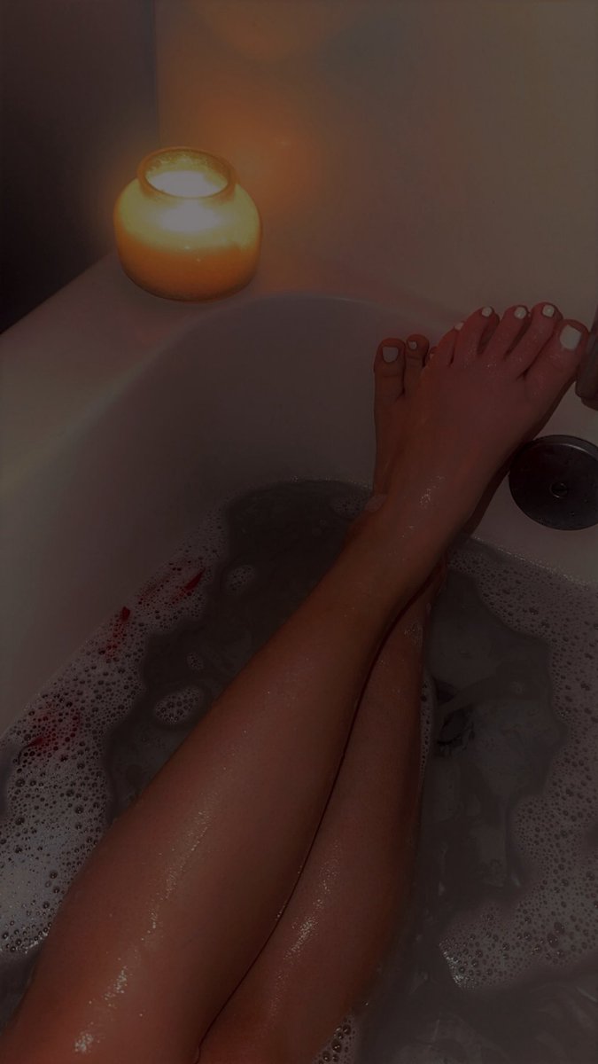 GodddessFoxx's tweet photo. let me guess..you were thinking about pretty white toes again huh? https://t.co/7fsKJPw5Gv