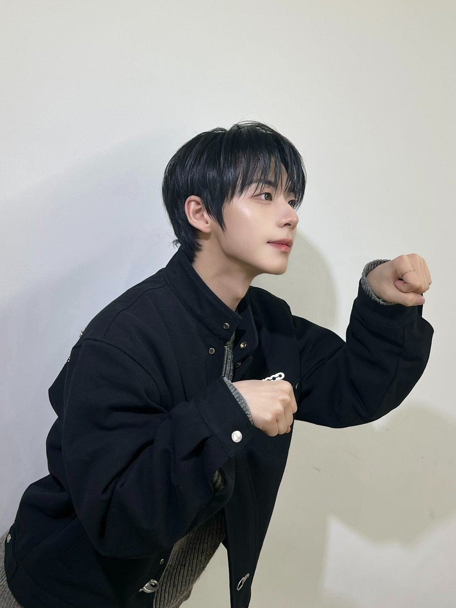 AHOF_official's tweet image. 포하에게 다그닥..🐎

#AHOF #아홉