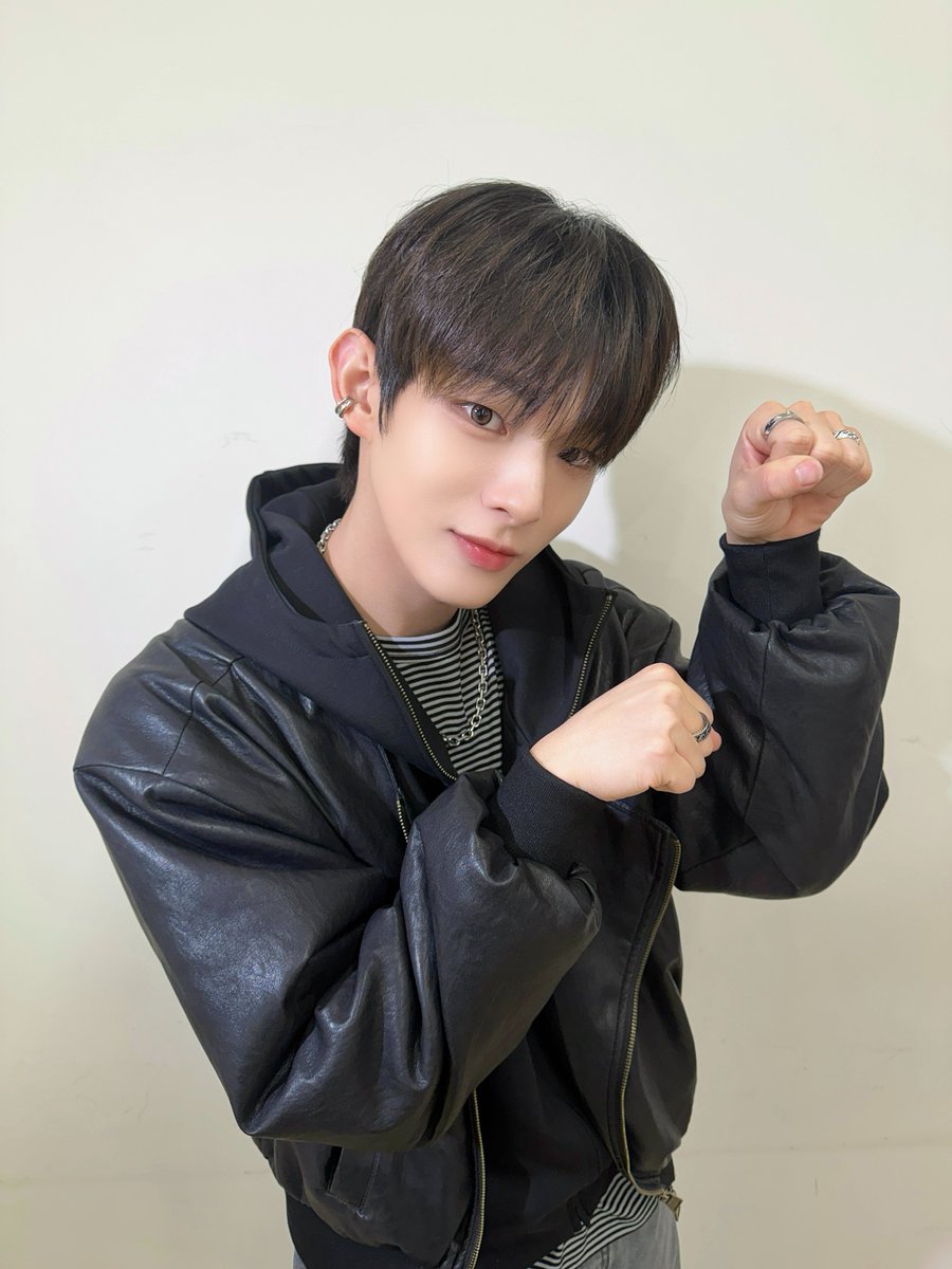 AHOF_official's tweet image. 포하에게 다그닥..🐎

#AHOF #아홉