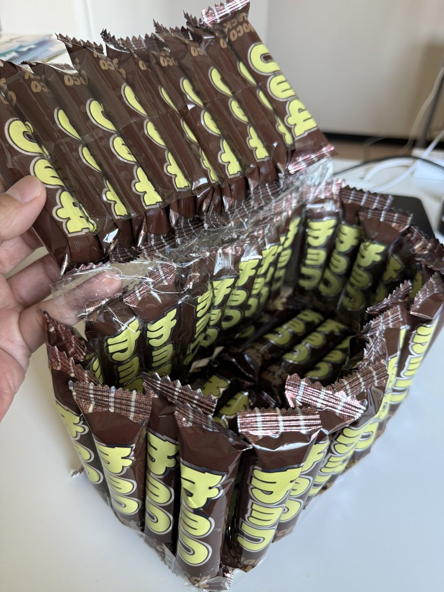ff_age's tweet photo. チョコバーで作ったbagをバレンタインでいただきました https://t.co/VKaUeCNlVl