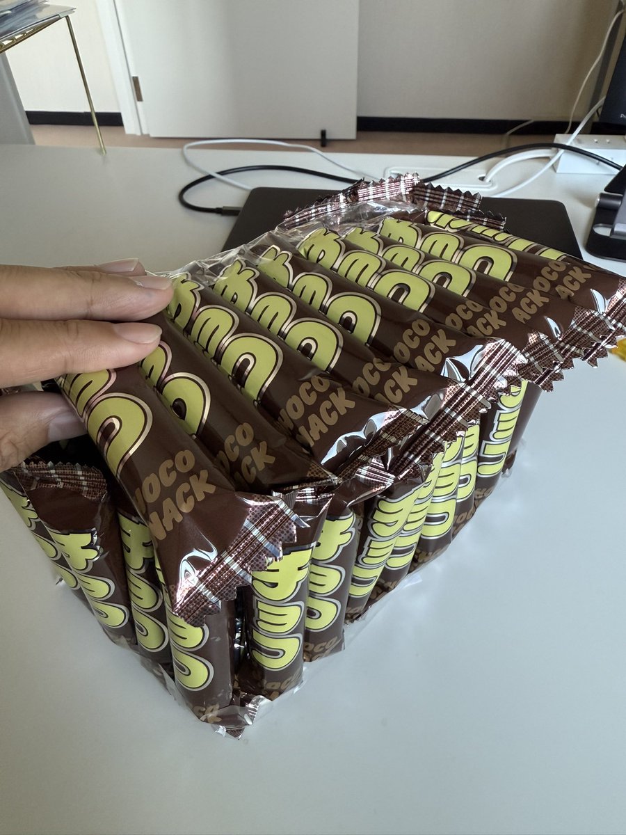 ff_age's tweet photo. チョコバーで作ったbagをバレンタインでいただきました https://t.co/VKaUeCNlVl