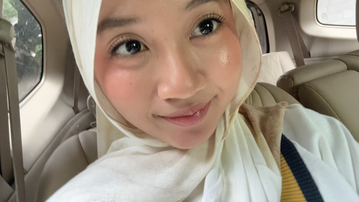 shodtarou's tweet photo. @tanyakanrl aku pribadi sukaa sih nderrr, kamera depannya tapi emang perlu disetting dan pakai mode burst kalau mau lebih okeee https://t.co/yqGfOM5X3M