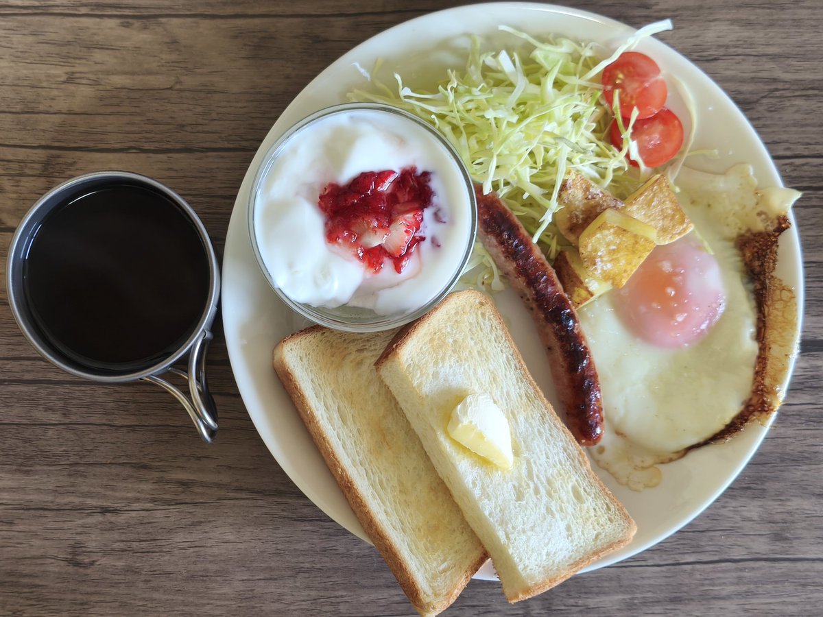 Raygass's tweet image. 今日は休み。ゆっくり起きて家で遅い朝食、いやブランチか。これはWANDOのモーニングをちょっと真似しました