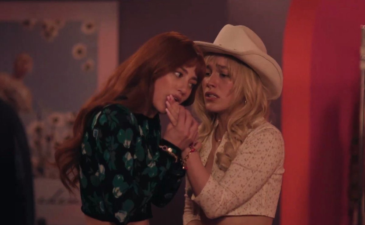 i am sensing lesbian activity