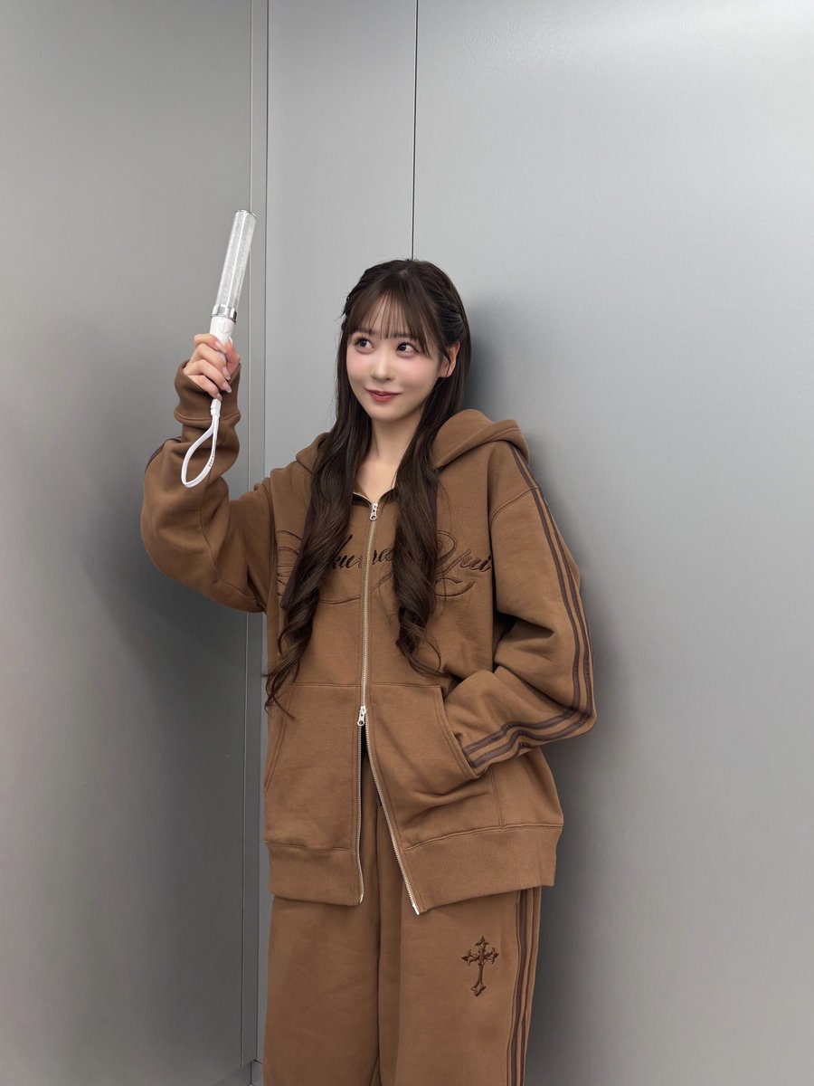 🤎櫻井優衣アパレルグッズ紹介🤎 販売前から好評の「Yui logo w zip