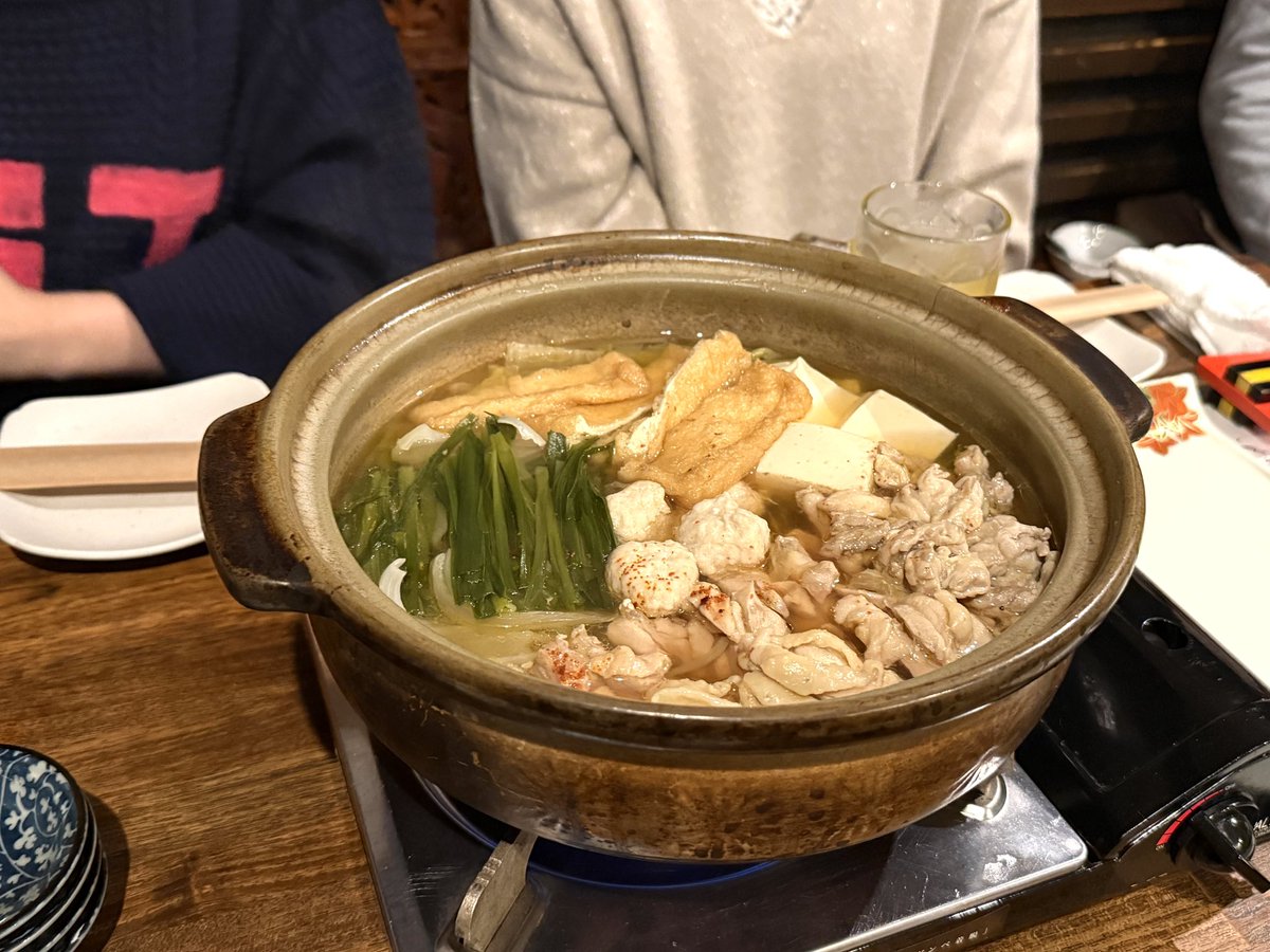 昨夜は、#昭和町の約束 で、西田辺界隈を探索。焼き鳥や鶏鍋の店とその近くのBARへ。鶏鍋に舌鼓を打ちながら、締めはカレーうどんという斬新な取り合わせ。鶏の出汁がよくきいたカレーうどんは絶品でした。クリエイティブなメンツが集まり、かわす他愛のない会話が心地よいですね。