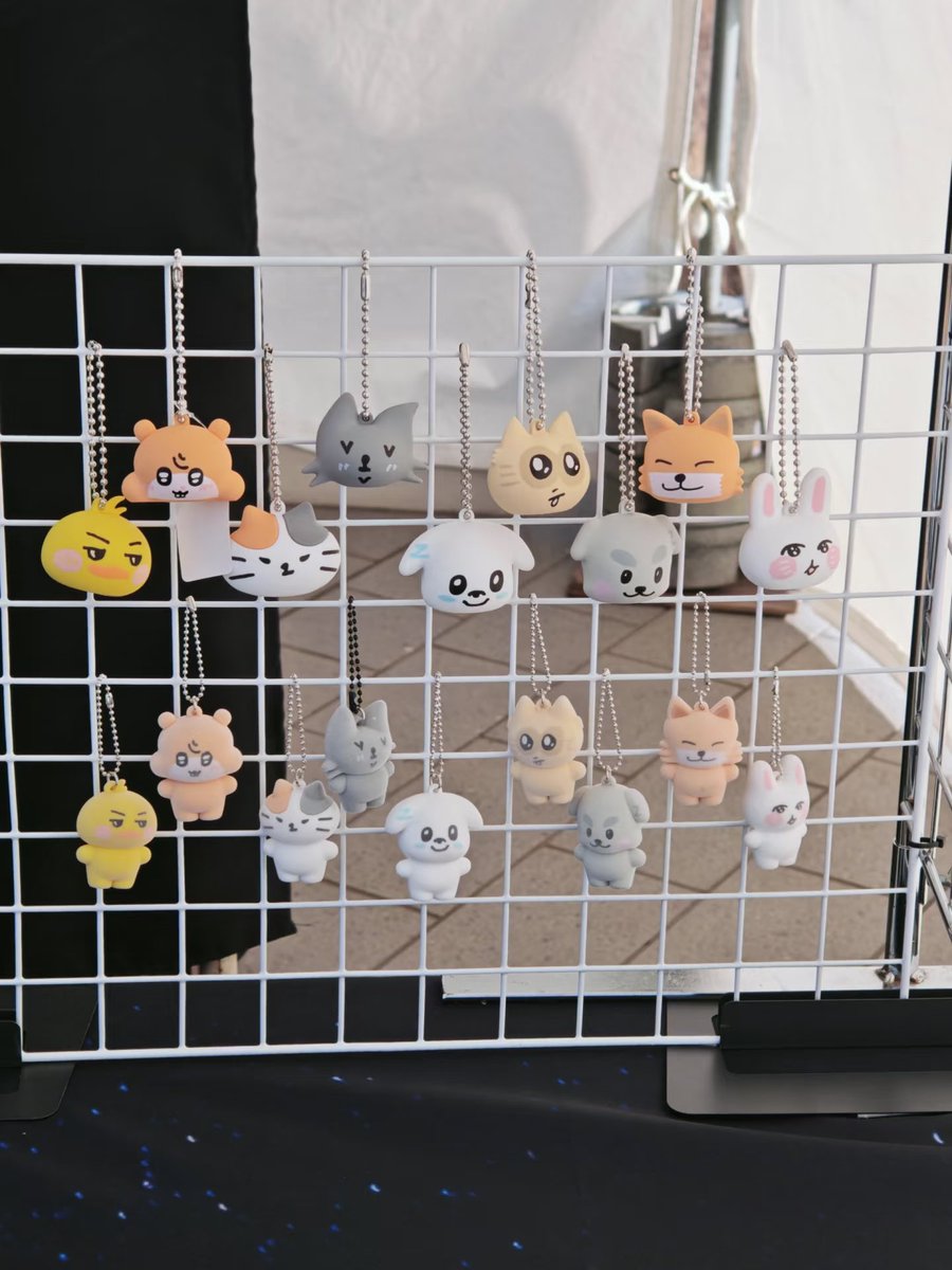 ん？ちょっと待って1枚目が2000円で2枚目が800円ってどういうこと、？
大きさ変わらんよな…どちらもランダムだよな…え、？この1200円の差は一体何…