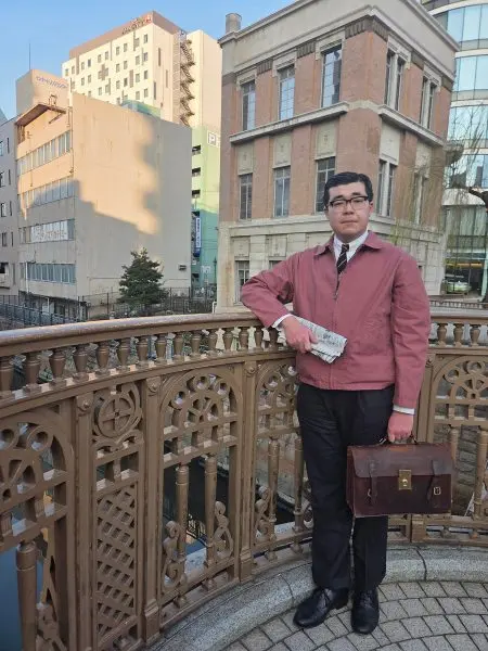 最新ユニクロアイテムでも、着こなし次第で“昭和の課長”風味に。

■最新ユニクロアイテムで「昭和のサラリーマン」を完全再現　ロケ地も小物も完璧な着こなしに絶賛の声
otakuma.net/archives/20260…