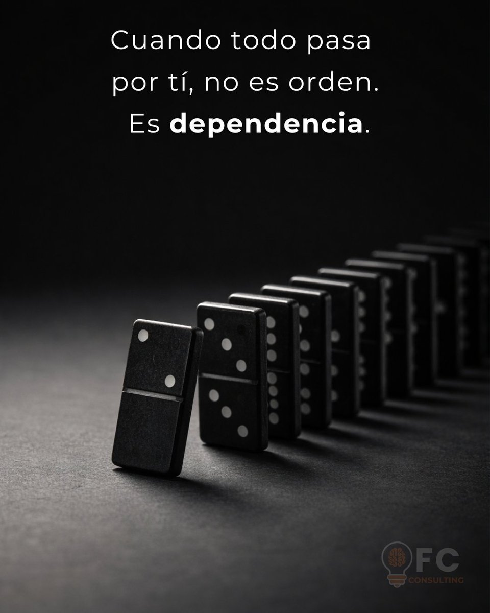 𝐂𝐚𝐬𝐨 𝐫𝐞𝐚𝐥.👇

Director general. Equipo capaz. Resultados lentos.
No faltaba talento. Faltaba permiso para decidir.😏

La concentración de autoridad estaba frenando al sistema.
Cuando todo pasa por una sola persona, no hay control. Hay cuello de botella.