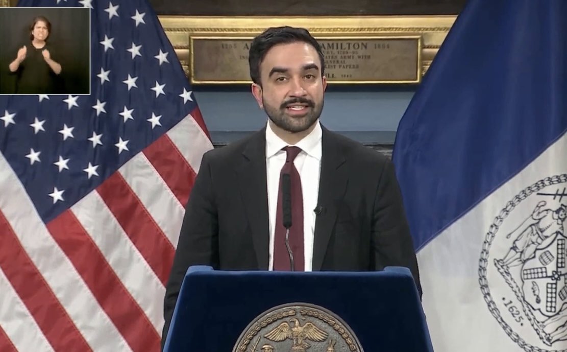 ProfShimada's tweet image. ニューヨークのマムダニ市長（34、極左のイスラム教徒）が、富裕層と大企業への増税を州が実施しないなら、市の権限である固定資産税を9.5%上げると宣言。
移民を含む低所得層に手当てするため。
ニューヨークの沈下と混迷が進む。