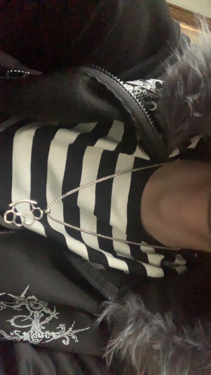 violentgrave's tweet photo. hi guys i’m 18 now 😼

#moots #mootshunt #drugtwt 

pls be my friend ^_^ https://t.co/yMQPdiymZB