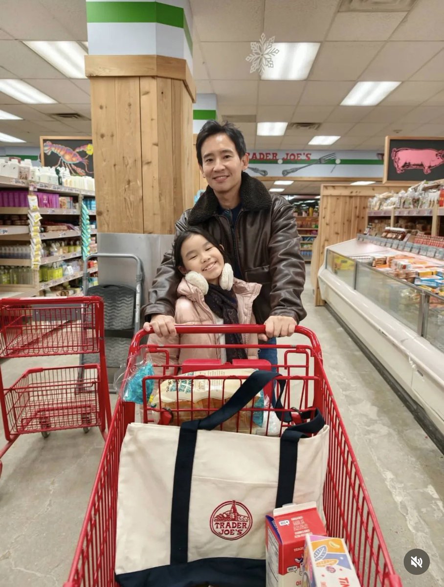 PressStops's tweet image. ดีอะ 🥰 อะไรแบบนี้ให้ช่วยเหลือตัวเองเรียบง่าย ถือของเอง เดินเอง ❄️☃️🦦
#timpitainboston
#leadtheway 🎬
#unfinishedroad 📚📙