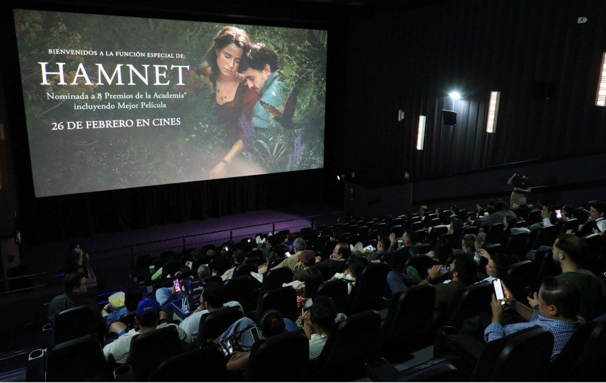 elsalvador's tweet photo. #DeCine | Este martes, se celebra la premier y alfombra roja de la película Hamnet, nominada a 8 premios Oscar. 📸: Jarvyn Muñoz / #DiarioES https://t.co/uQjsbnph6Q