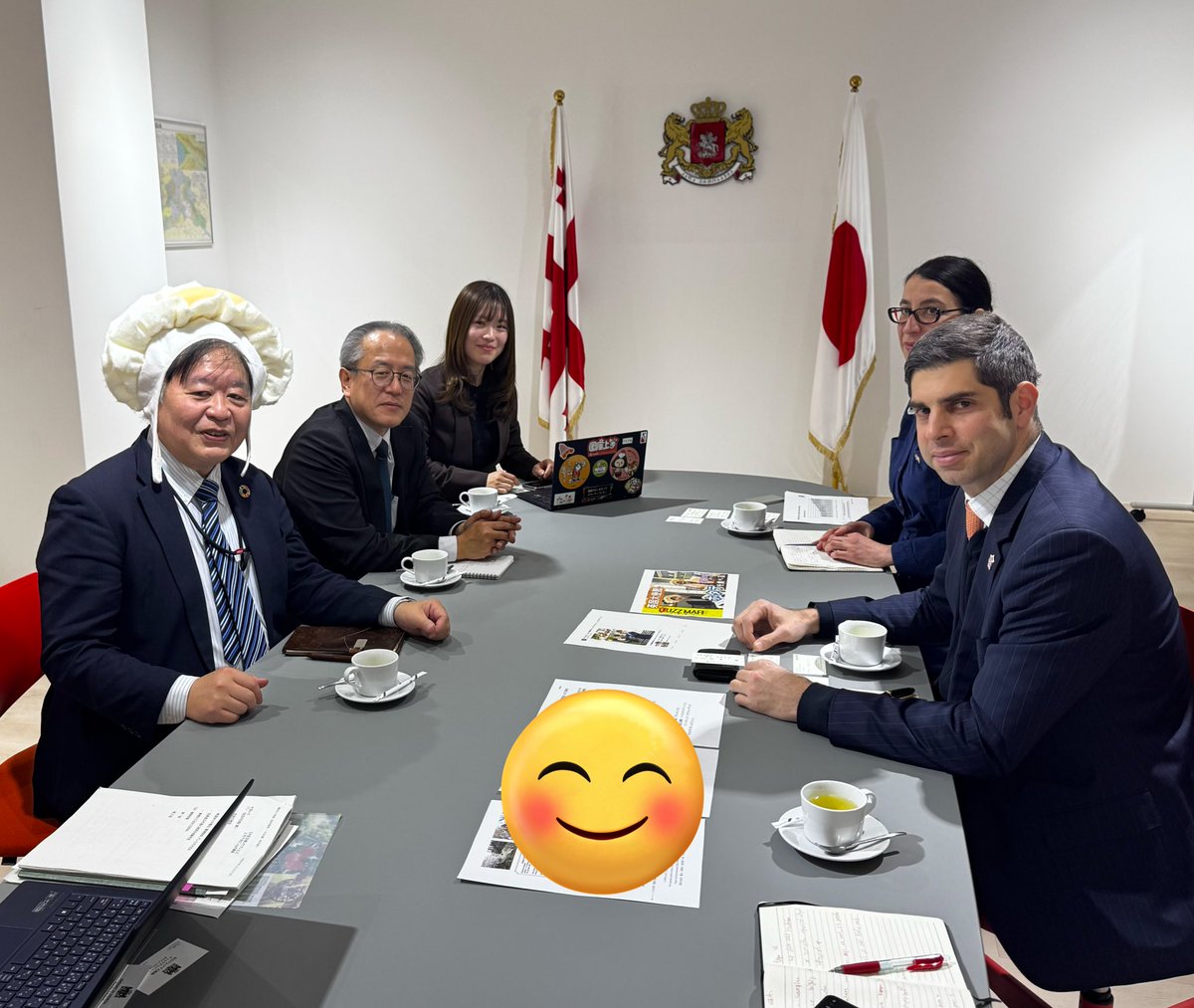 TeimurazLezhava's tweet photo. 「シュクメルリ大使」と呼ばれることに私は少し悩んでいましたが、農林水産省の「ホタテ局長」と出会って開き直ることができました。上には上がいるものです。 https://t.co/OyAxCXU3DN