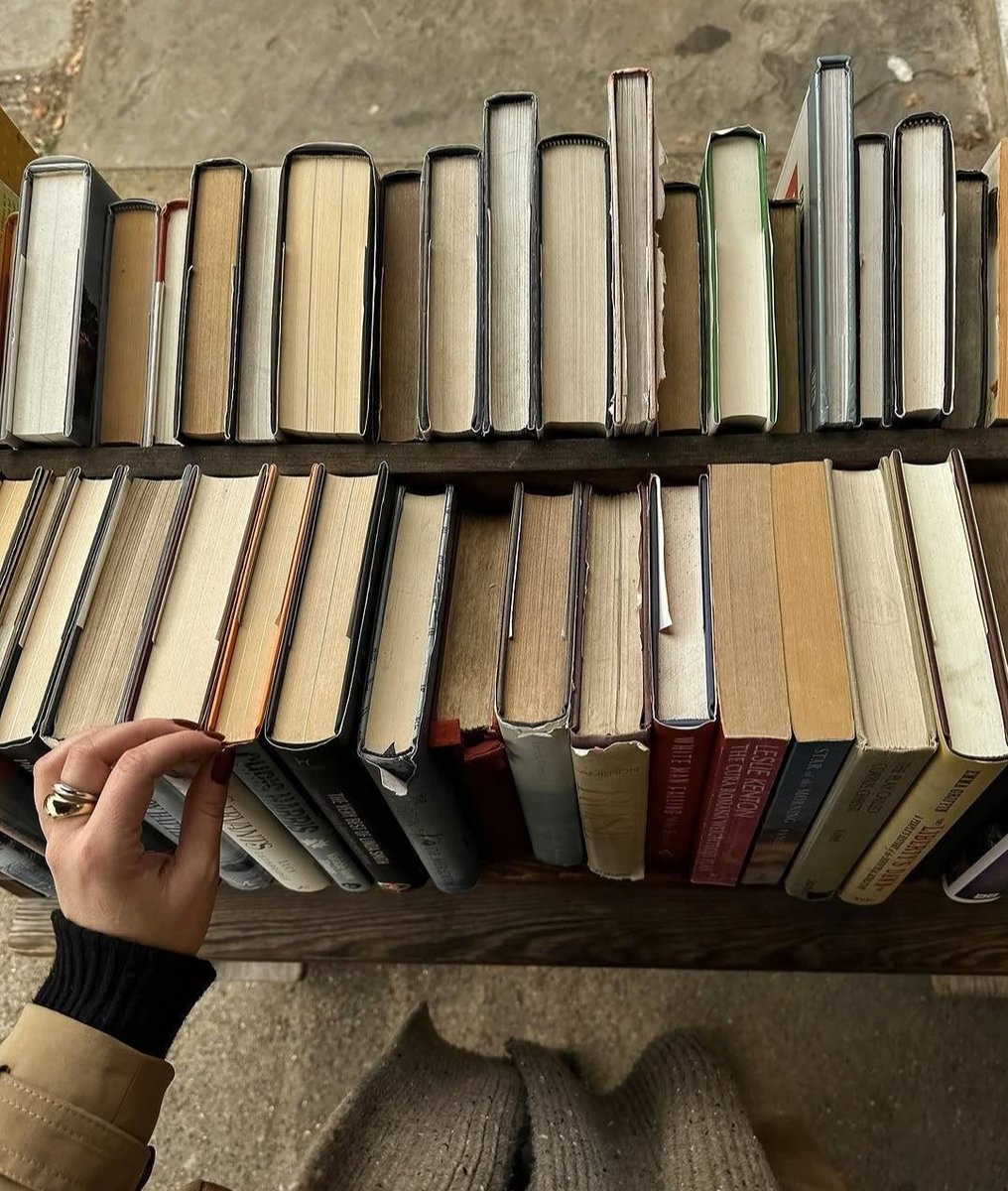 librofilos's tweet photo. La belleza de los libros 

Prohibido dormir sin leer antes unas páginas. ¿De acuerdo? https://t.co/4dO986CmmZ