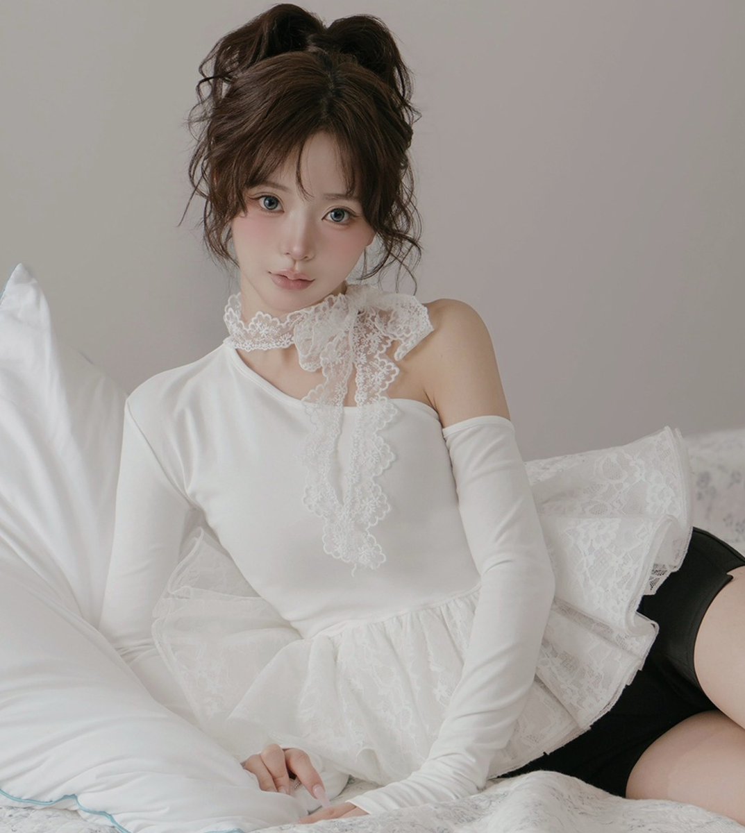 これ一枚でコーデ映えできちゃうレーストップス🦢⸝꙳ coming soon♡