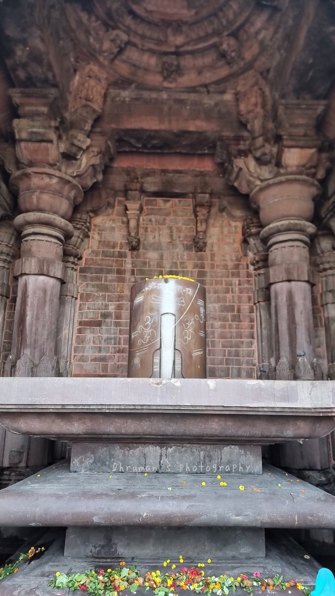 dhruman39's tweet image. Blessed to have #darshan at #Bhojeshwar Shiva Temple, Madhya Pradesh!🙏
The 11th-century shrine is #famous for the #largest #ShivaLinga!

Built by #Rajabhoj in 11th Century, the #Magnificent yet incomplete #temple is protected #monument!
#Mahadev 🙌

@MPTourism 
@IndiaHistorypic