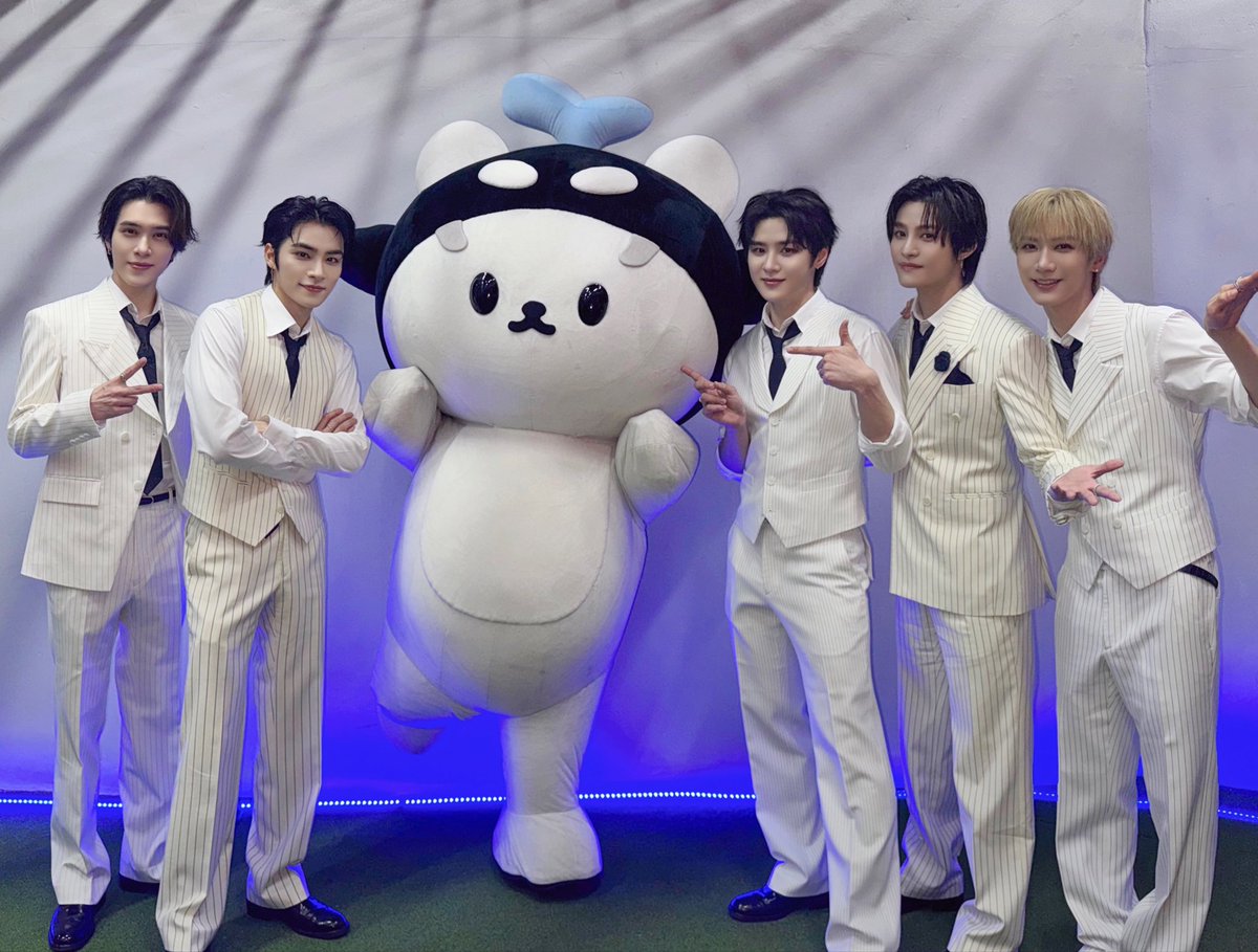 สุดมากก ยกขาข้างเดียวถ่ายรูป 5555