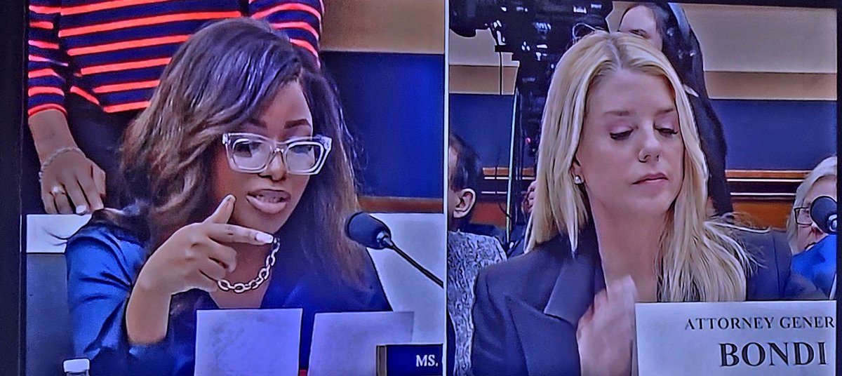 Bridge319's tweet photo. @BmbEmpower @JasmineForUS YES !  WE MOST DEFINITELY UNDERSTAND THE ASSIGNMENT AND WE ARE PROVING IT AT THE VOTING POLLS.🗳👍💪
VOTING JASMINE CROCKETT FOR US SENATE ! 👍💪🗳
LET'S GO ! #VOTE🗳 
#JasmineCrockettUSSenate🇺🇸🗳  
#VotingHours🗳 
TEXAS VOTING HOURS🗳 : https://t.co/NfoQZZOqPB