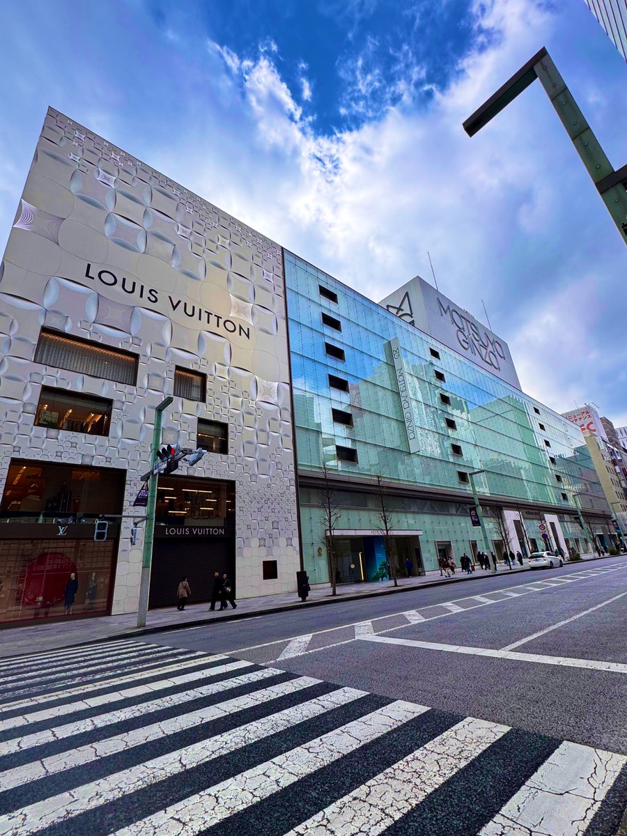 現物の松屋🏢 ルイヴィトンは昔1階と2階しかなかったのに、面積増えた