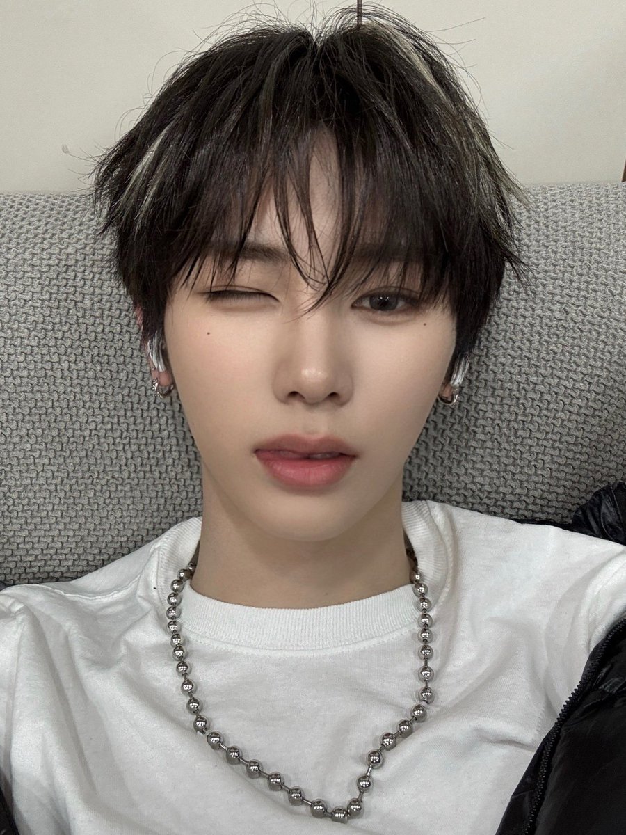 rerefiles's tweet photo. "cantik sih,                          "tapi cantik, kan?"
tapi ngambekan"

geonxin few tweets au https://t.co/gBoOod1sa3
