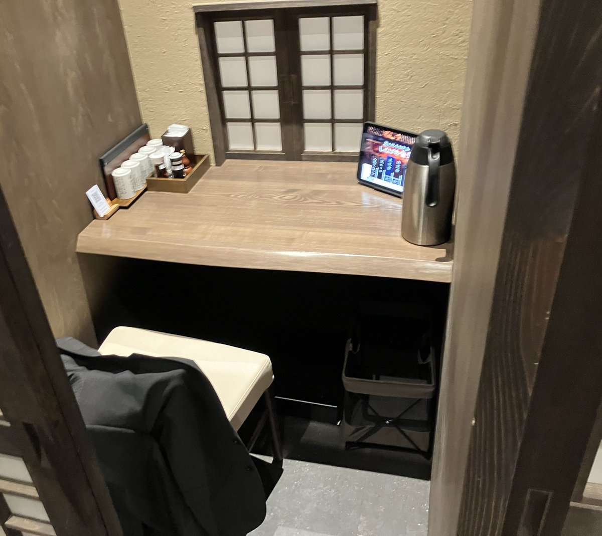 yosshiisland23's tweet photo. 都内でぼっち席あるのはでかすぎる
しかも安い https://t.co/Cz18ApQC5q