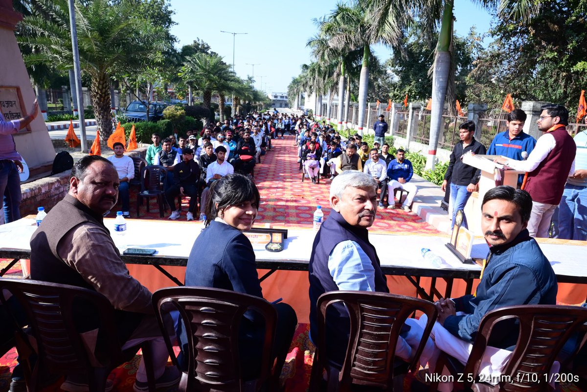 anutomarshooter's tweet photo. जहाँ हर पसीने की बूंद में सपना था,
जहाँ हर तालियों में हौसला था,
वहाँ ABVP का खेलों का महाकुंभ सिर्फ एक आयोजन नहीं,
बल्कि युवाओं के आत्मविश्वास का उत्सव बन गया।
यह सिर्फ खेल नहीं,
यह जज़्बा है, यह पहचान है,
यह नए भारत के युवाओं की उड़ान है। 🇮🇳🔥
#abvp #RISERCONCERTD2 #Sports https://t.co/PHk9AxRNuE