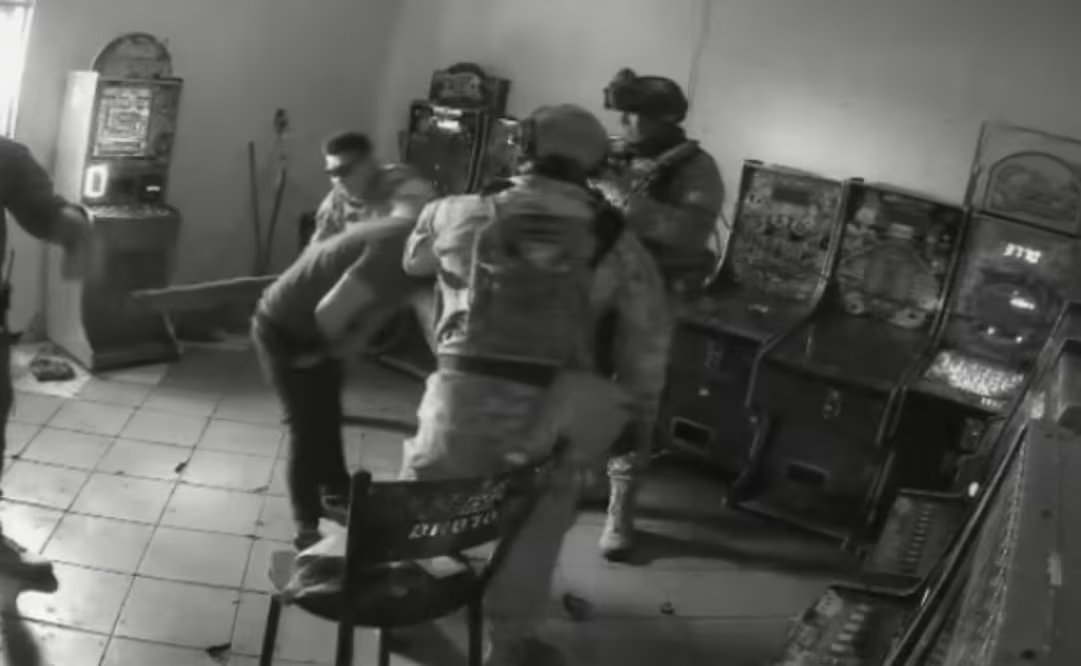 Captan golpiza de militares a joven

novedadesdechihuahua.com.mx/nacional/capta…